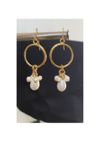 Load image into Gallery viewer, Dolly gold pearls earrings
