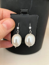 Load image into Gallery viewer, Pearl Agatha  Earrings
