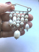Load image into Gallery viewer, Pearls and Swarovski Heart Crystals Pin Brooch
