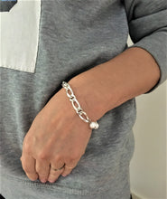 Load image into Gallery viewer, Pearls with chunky silver chain Stella Bracelet
