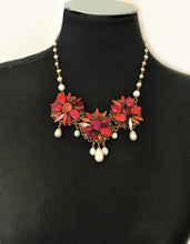 Load image into Gallery viewer, Firenca Swarovski crystals and Pearls Necklace
